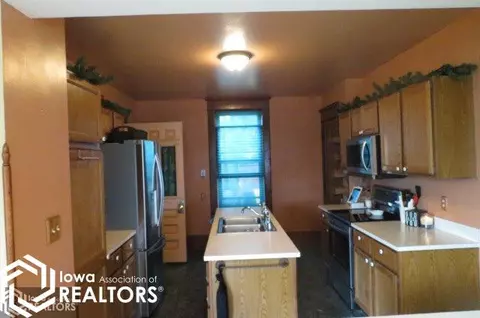 604 4th St NE, Hampton, IA 50441 photo 3