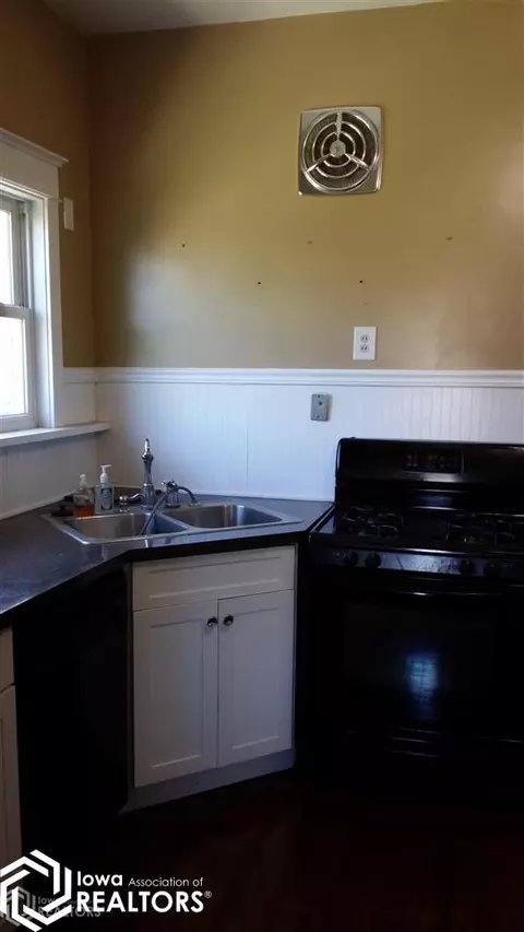 910 12th St, Eldora, IA 50627 photo 5