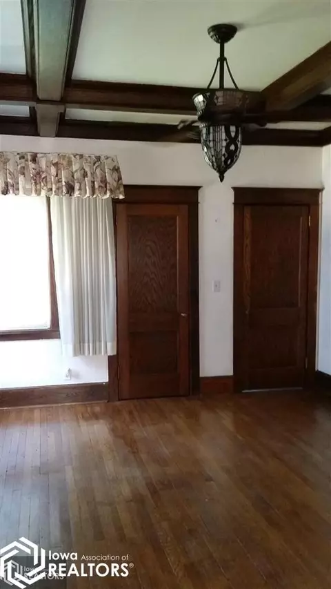 910 12th St, Eldora, IA 50627 photo 3