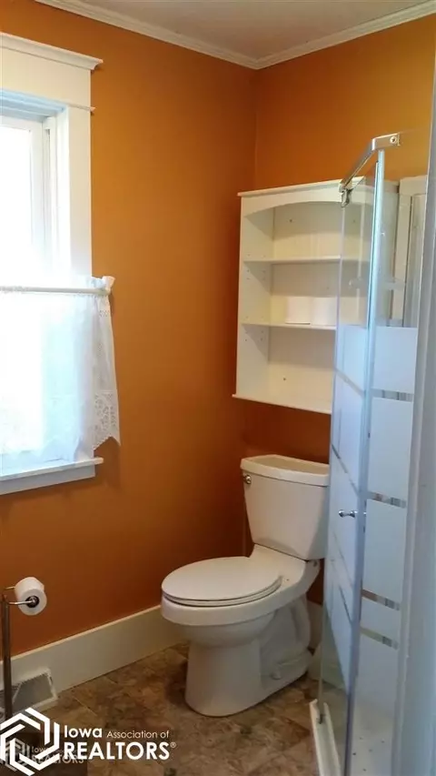 910 12th St, Eldora, IA 50627 photo 6