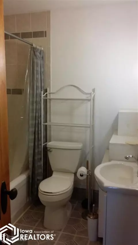 910 12th St, Eldora, IA 50627 photo 9