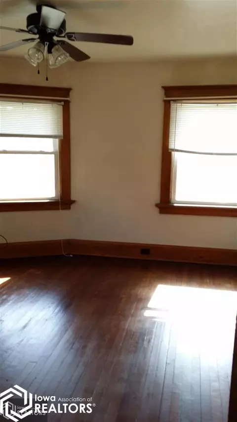 910 12th St, Eldora, IA 50627 photo 8
