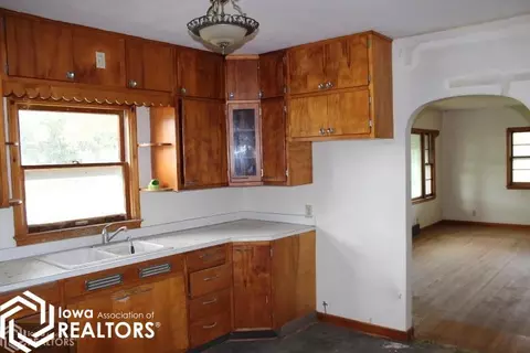 608 2nd St SE, Hampton, IA 50441 photo 4
