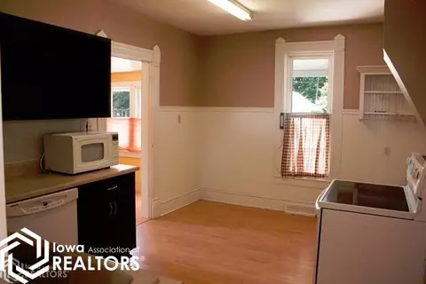 805 Central Ave E, Hampton, IA 50441 photo 2