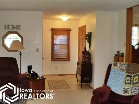 215 4th St NW, Hampton, IA 50441 photo 4