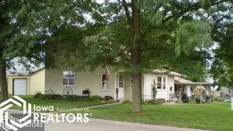 215 4th St NW, Hampton, IA 50441 photo 1