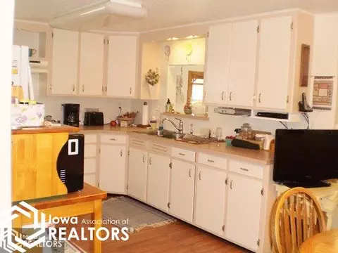 215 4th St NW, Hampton, IA 50441 photo 8