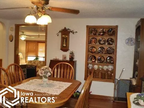 215 4th St NW, Hampton, IA 50441 photo 5