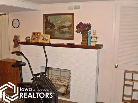 215 4th St NW, Hampton, IA 50441 photo 25
