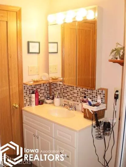215 4th St NW, Hampton, IA 50441 photo 22