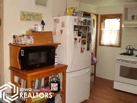 215 4th St NW, Hampton, IA 50441 photo 9