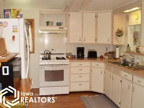 215 4th St NW, Hampton, IA 50441 photo 7