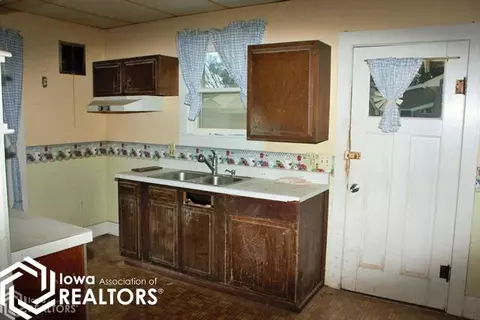 515 2nd St SE, Hampton, IA 50441 photo 2