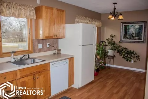 309 9th St NW, Hampton, IA 50441 photo 4