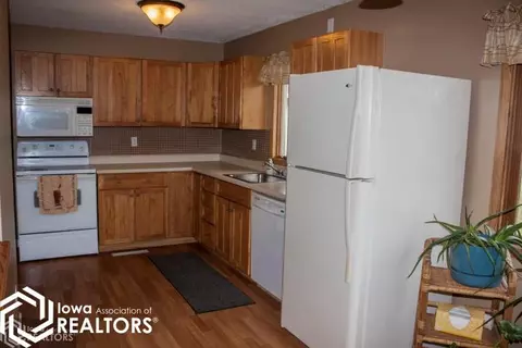 309 9th St NW, Hampton, IA 50441 photo 2