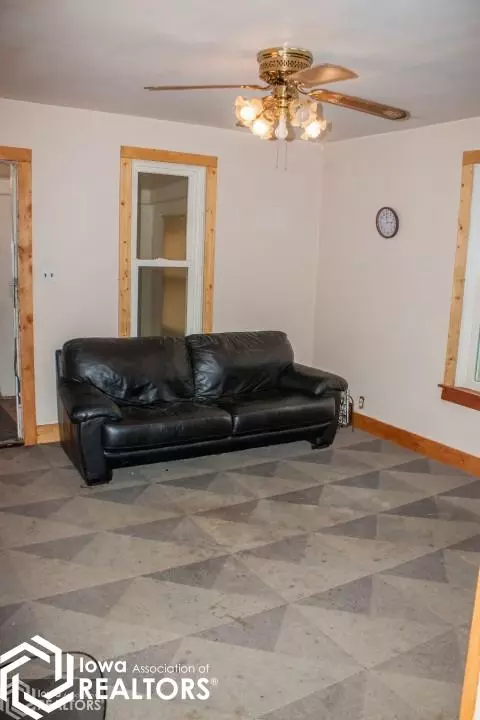 521 4th Ave SW, Hampton, IA 50441 photo 6
