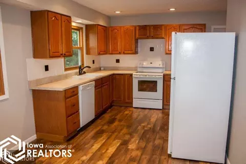 927 2nd St NE, Hampton, IA 50441 photo 2