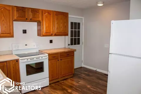 927 2nd St NE, Hampton, IA 50441 photo 3