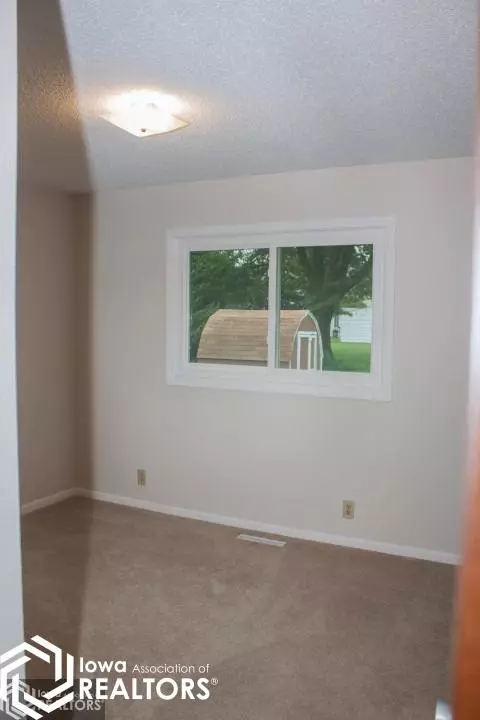 927 2nd St NE, Hampton, IA 50441 photo 9