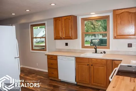 927 2nd St NE, Hampton, IA 50441 photo 4