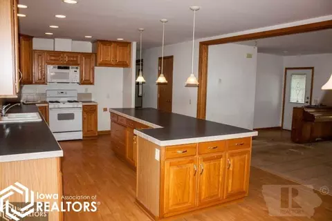 1486 Olive Ave, Hampton, IA 50441 photo 3
