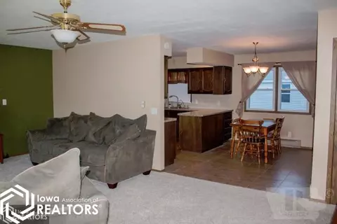 218 9th Pl NW, Hampton, IA 50441 photo 4