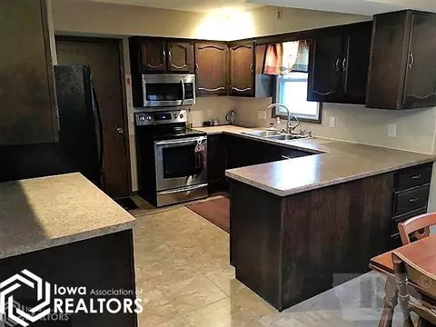 218 9th Pl NW, Hampton, IA 50441 photo 2