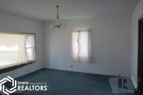 303 5th Ave NE, Hampton, IA 50441 photo 3