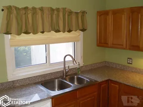 219 2nd Ave SE, Hampton, IA 50441 photo 3