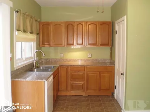 219 2nd Ave SE, Hampton, IA 50441 photo 2