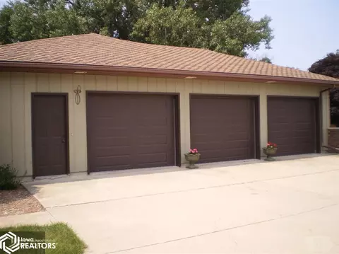 321 18th Ave NE, Hampton, IA 50441 photo 2