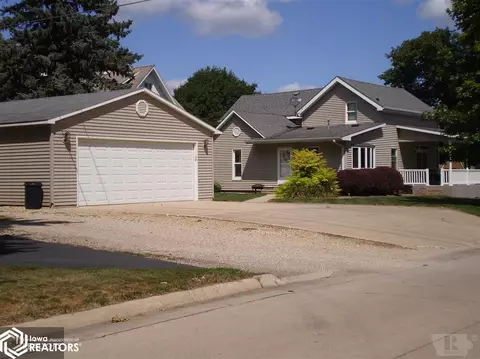 221 3rd St SE, Hampton, IA 50441 photo 1