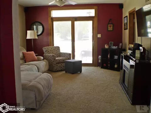 221 3rd St SE, Hampton, IA 50441 photo 9