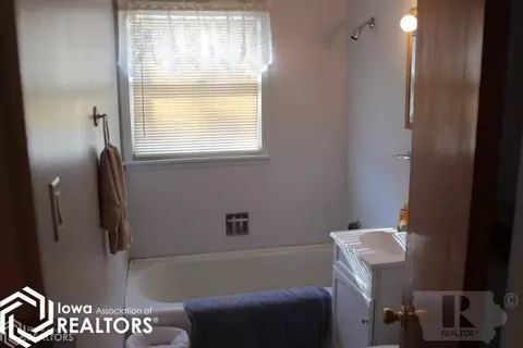 803 3rd Ave SE, Hampton, IA 50441 photo 8