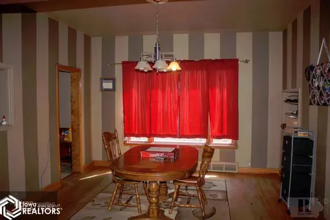 208 2nd St SE, Hampton, IA 50441 photo 4