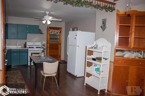 409 6th St SW, Hampton, IA 50441 photo 4