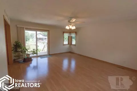 116 7th St SW, Hampton, IA 50441 photo 2