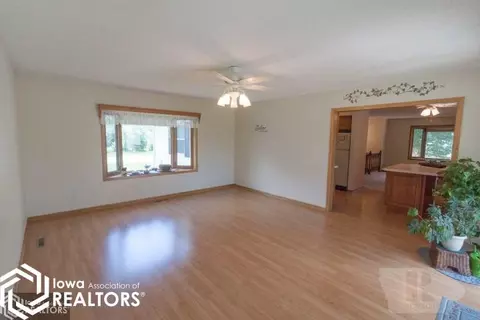 116 7th St SW, Hampton, IA 50441 photo 4