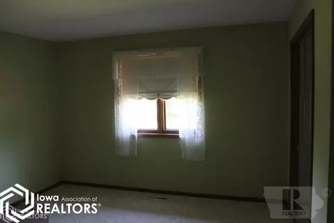 1404 3rd St NW, Hampton, IA 50441 photo 3