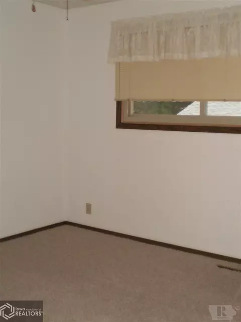319 9th Pl NW, Hampton, IA 50441 photo 15