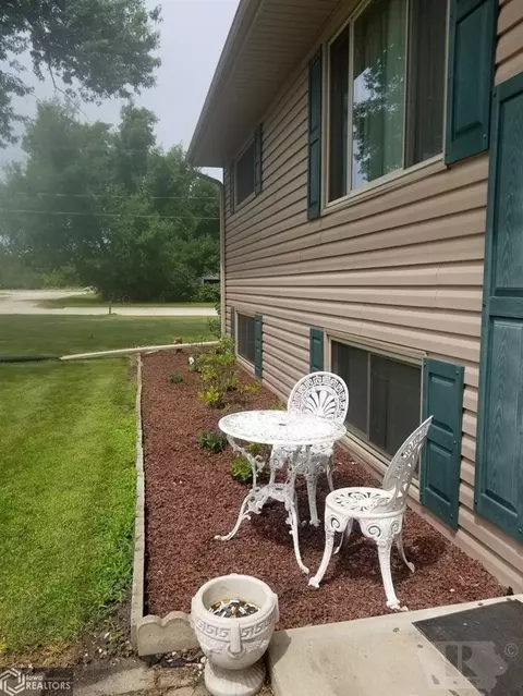 319 9th Pl NW, Hampton, IA 50441 photo 5