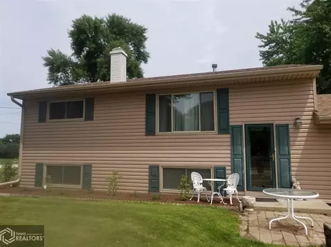 319 9th Pl NW, Hampton, IA 50441 photo 3