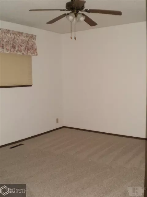 319 9th Pl NW, Hampton, IA 50441 photo 12