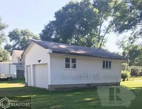 927 4th St NW, Hampton, IA 50441 photo 1