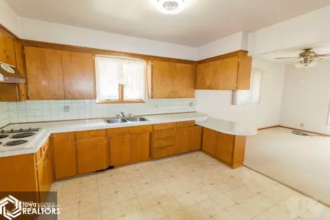 203 3rd Ave NW, Hampton, IA 50441 photo 8