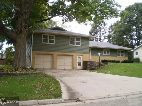 901 1st Ave SE, Hampton, IA 50441 photo 1