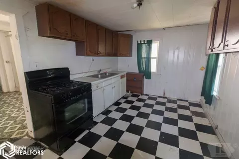 113 8th St NW, Hampton, IA 50441 photo 2
