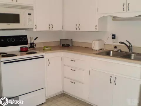 503 2nd Ave SE, Hampton, IA 50441 photo 3
