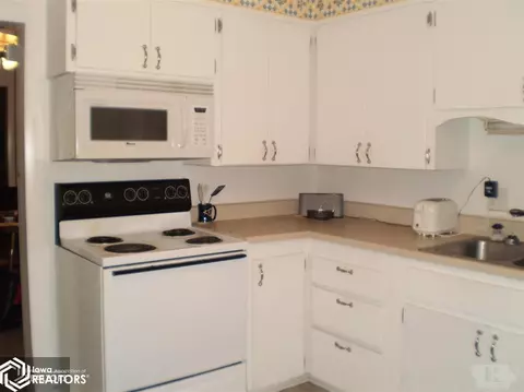 503 2nd Ave SE, Hampton, IA 50441 photo 4