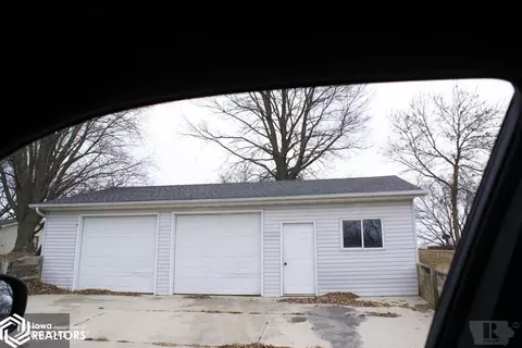 2114 15th Ave, Eldora, IA 50627 photo 2